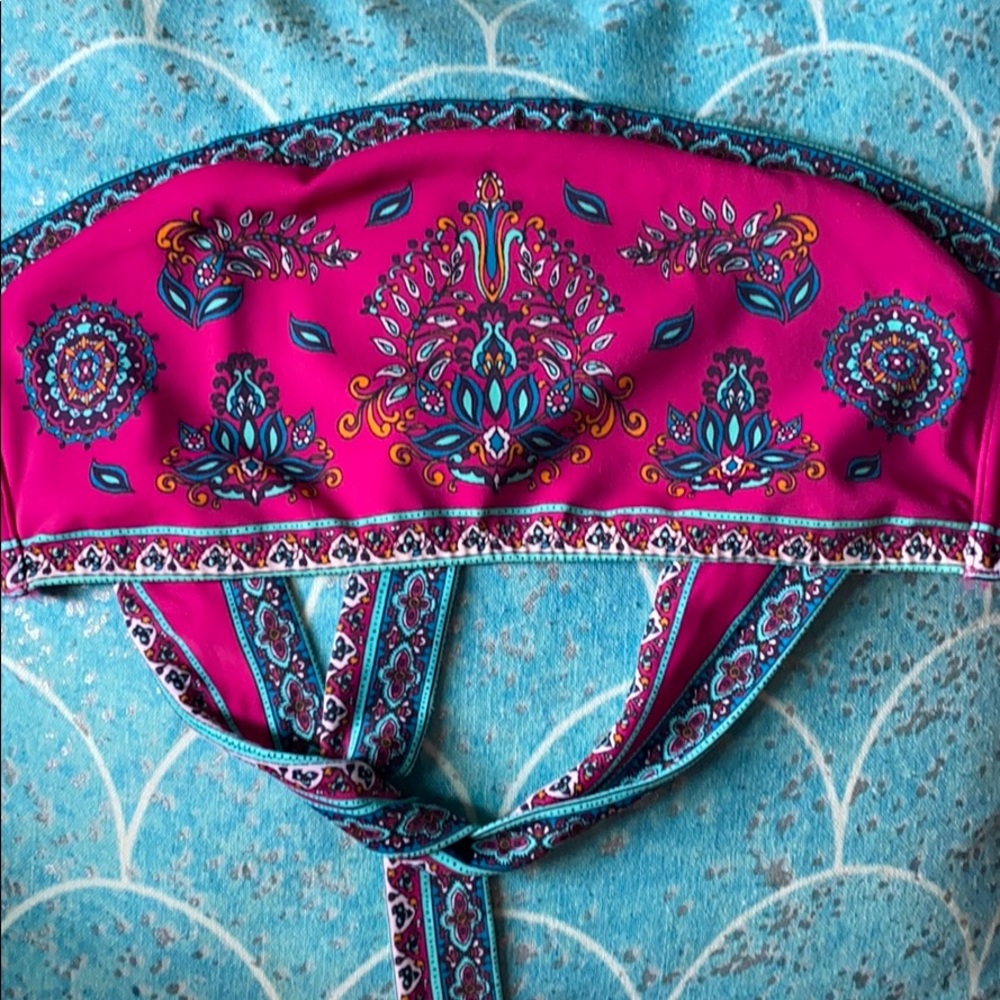 Sexy, fun, chic:Victoria's Secret ty-on bikini top